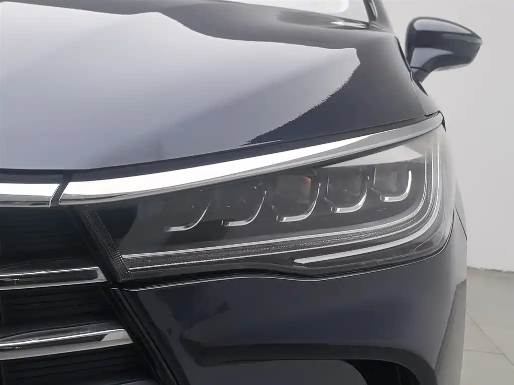 Song MAX 1.5 T Auto Connected Premium 6-seat
