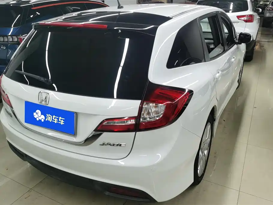 Jade 1.8 L Auto Comfort Elite 5-seat