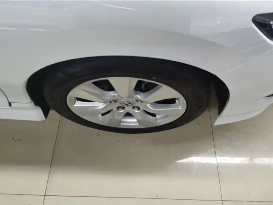 Jade 1.8 L Auto Comfort Elite 5-seat