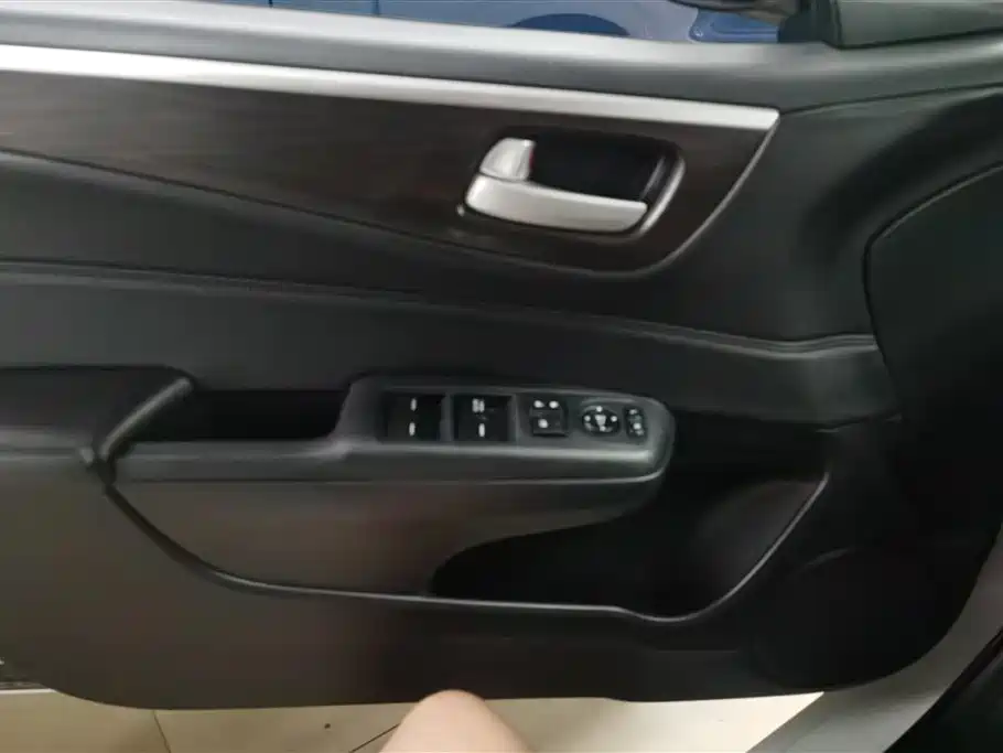 Jade 1.8 L Auto Comfort Elite 5-seat
