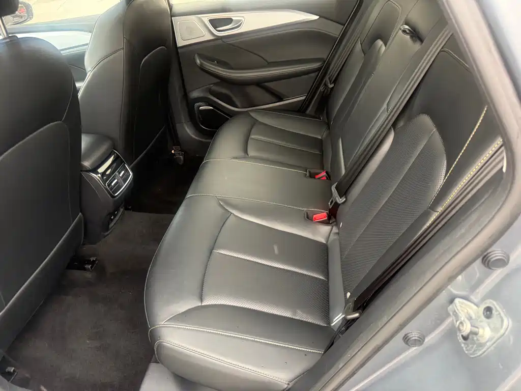 Roewe i6 MAX 300 TGI Auto Cool