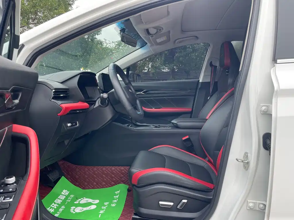 Emgrand S 1.4 T CVT Crossover Player