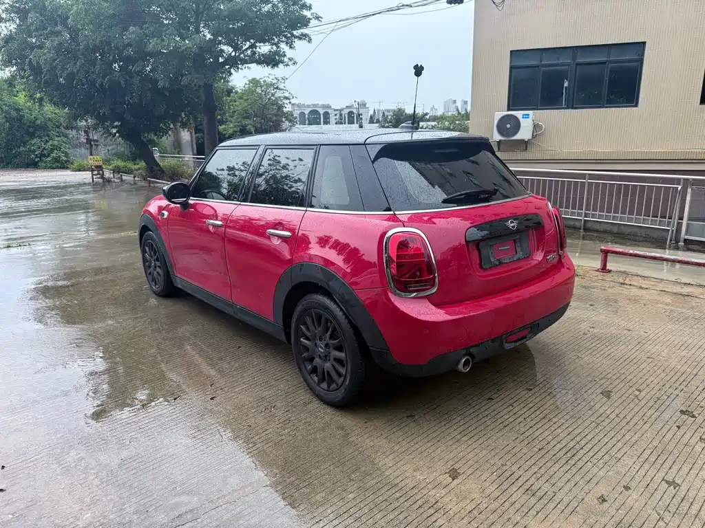 MINI 1.5 T COOPER Classic 5-door Stunning