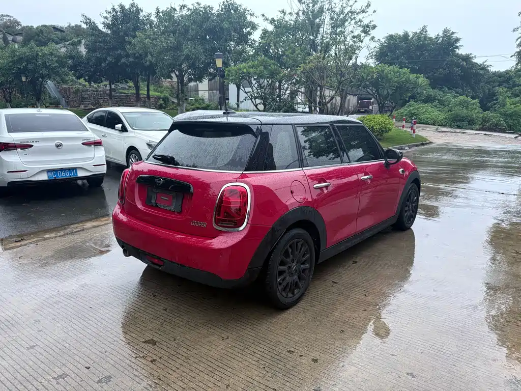 MINI 1.5 T COOPER Classic 5-door Stunning