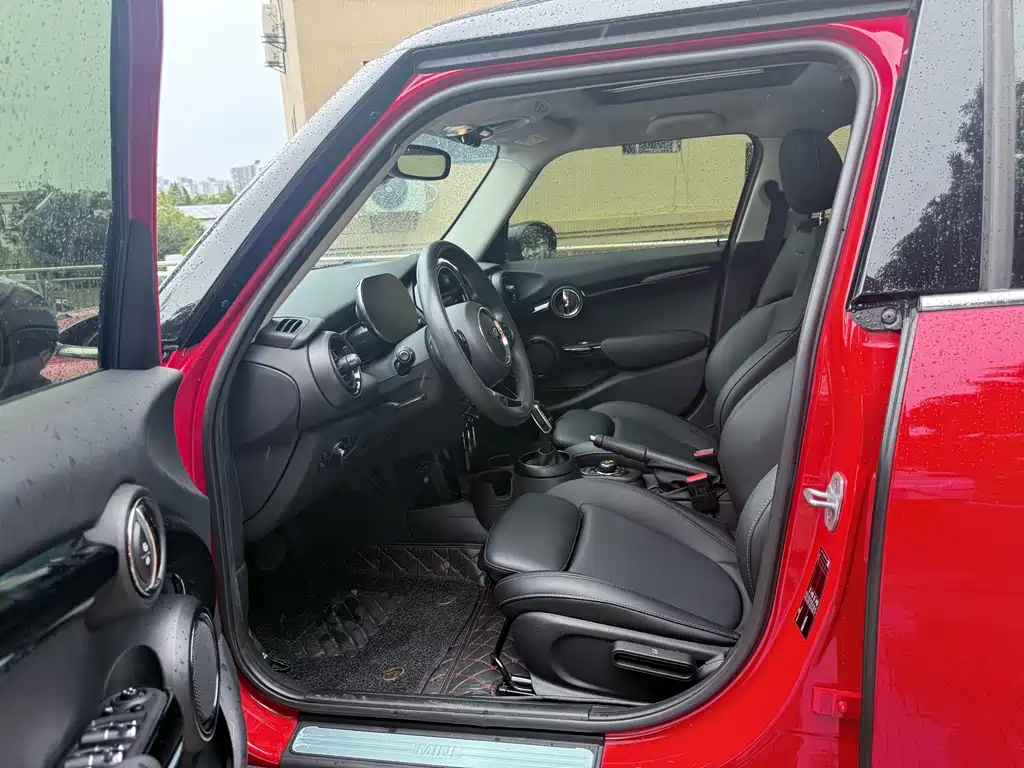 MINI 1.5 T COOPER Classic 5-door Stunning
