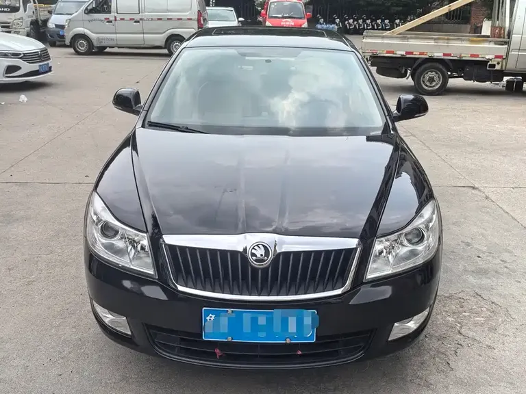 Skoda Octavia Classic 1.6 L Auto Yijie