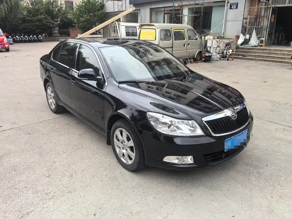 Octavia Classic 1.6 L Auto Yijie