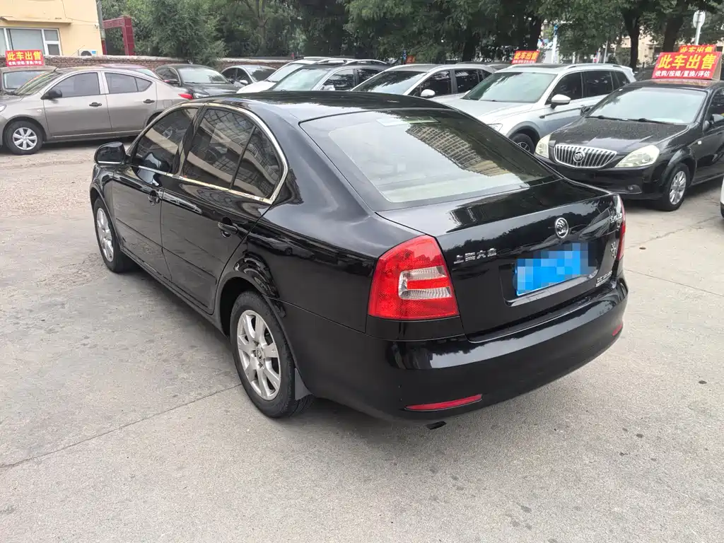 Octavia Classic 1.6 L Auto Yijie