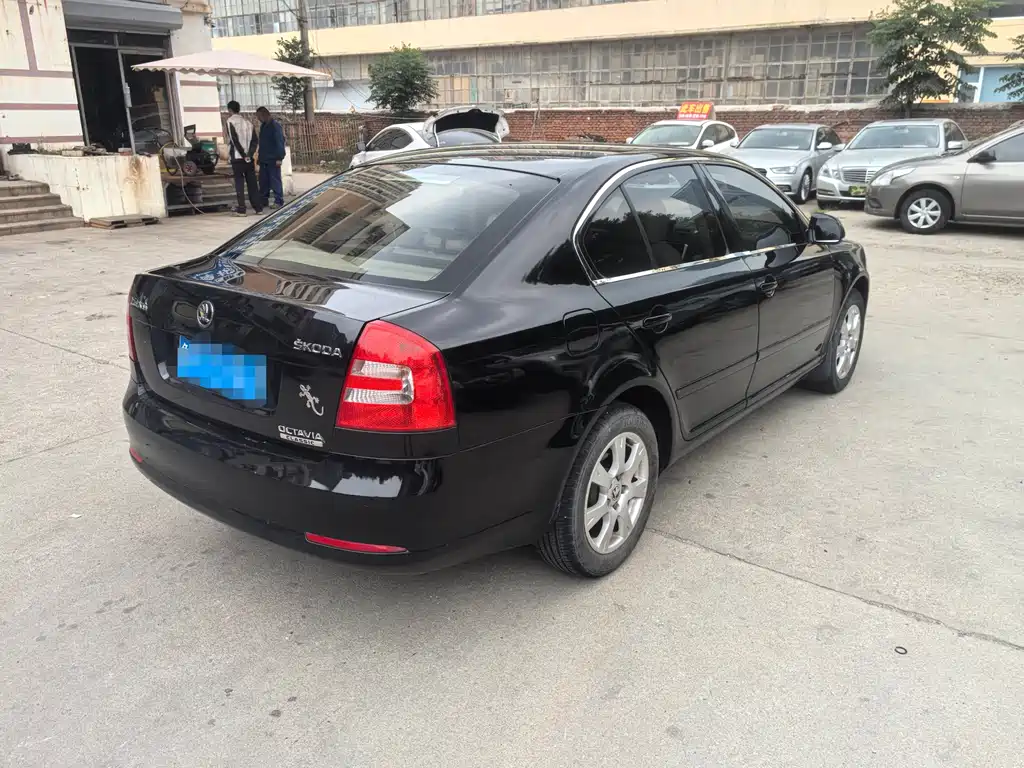 Octavia Classic 1.6 L Auto Yijie