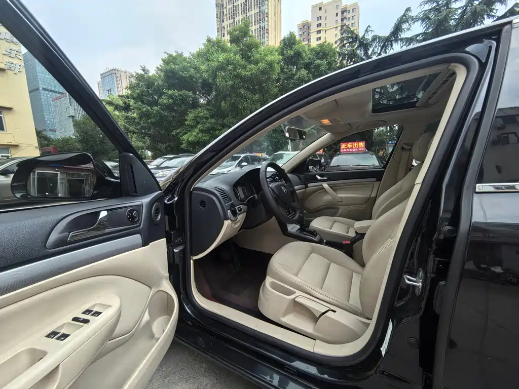Octavia Classic 1.6 L Auto Yijie