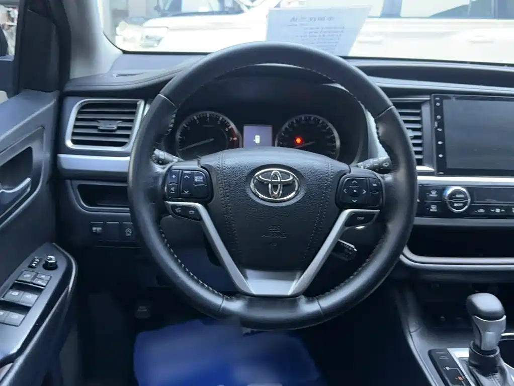 Highlander 2.0 T 4 WD Luxury 7-seat