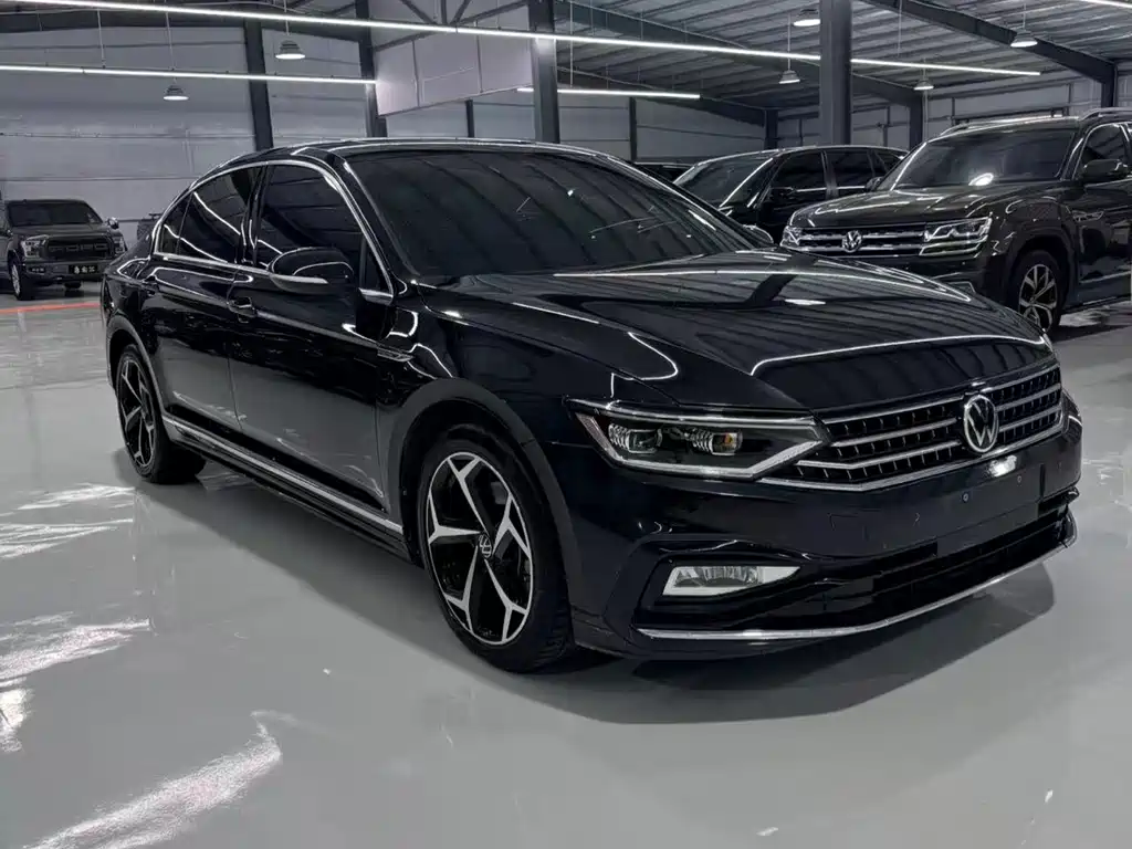 Magotan 200 10 K Commemorative 330 TSI DSG Luxury