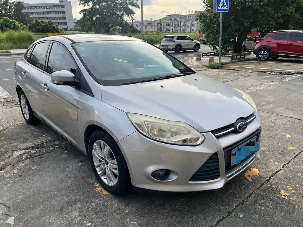 Focus Sedan 1.6 L Auto Comfort