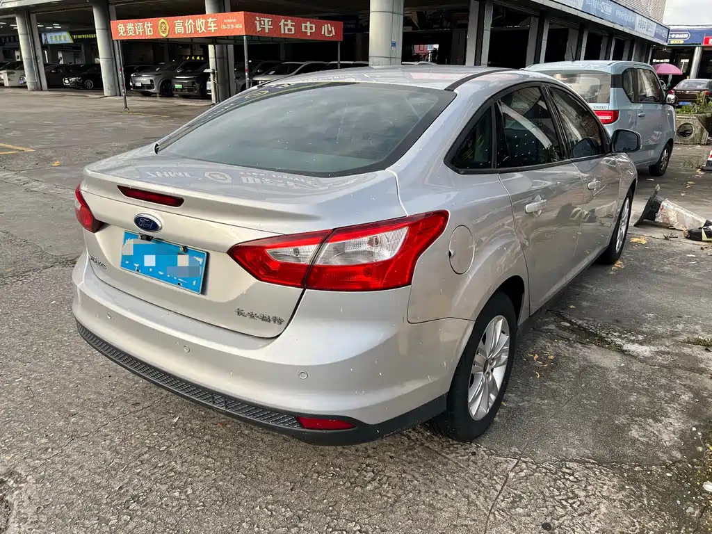 Focus Sedan 1.6 L Auto Comfort
