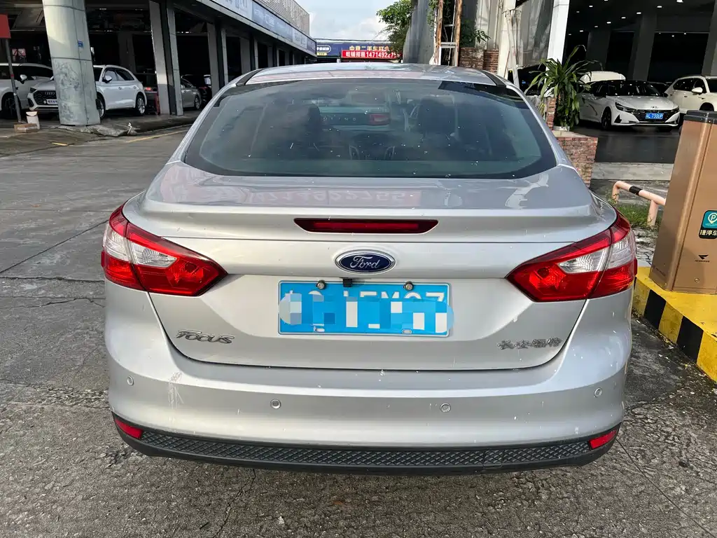 Focus Sedan 1.6 L Auto Comfort