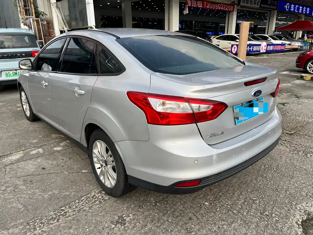 Focus Sedan 1.6 L Auto Comfort