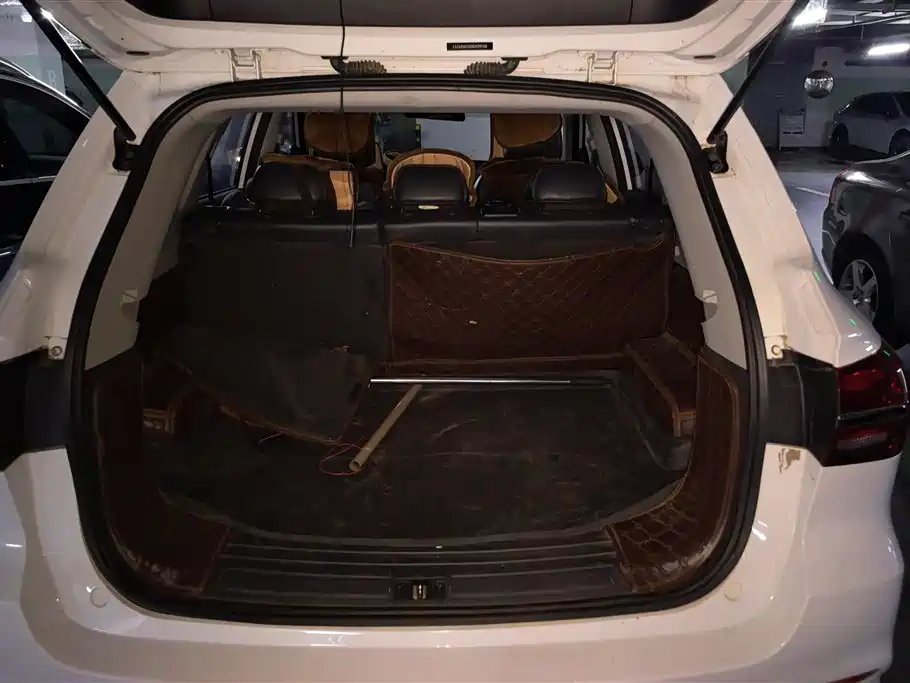 Roewe RX5 20 T 2 WD Manual Flagship