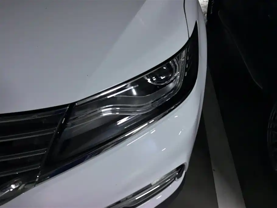 Roewe RX5 20 T 2 WD Manual Flagship