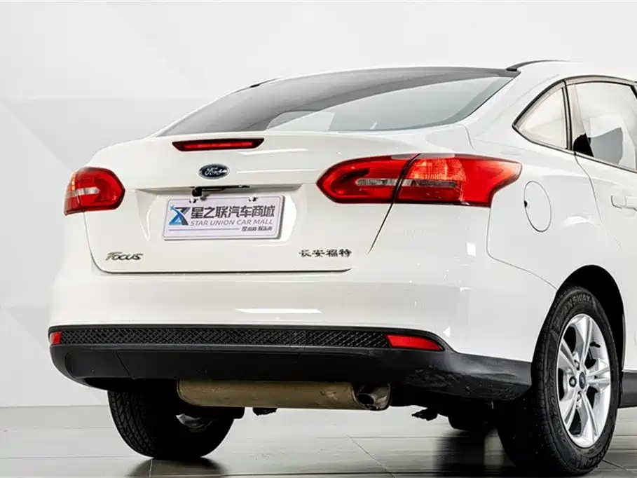 Focus Sedan 1.6 L Auto Comfort