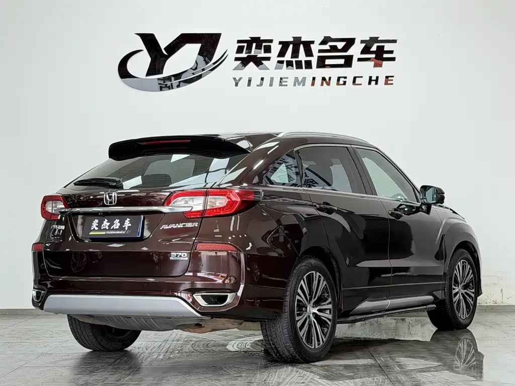 Avancier 370 TURBO 2 WD Luxury