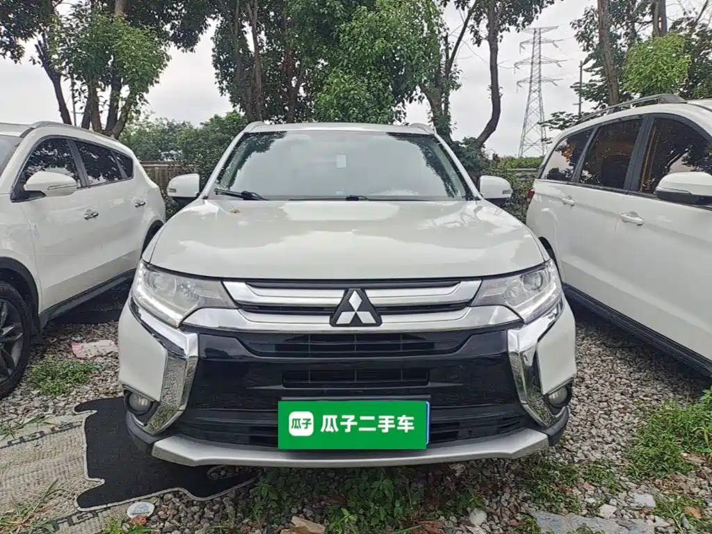 Outlander 2.0 L 2 WD Glory 5-seat