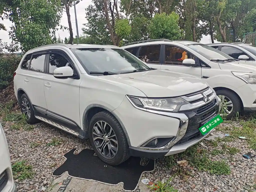Outlander 2.0 L 2 WD Glory 5-seat