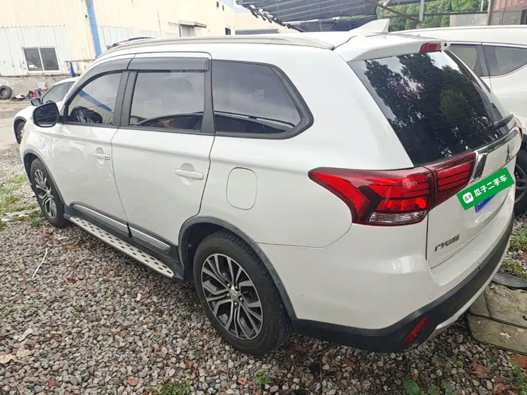 Outlander 2.0 L 2 WD Glory 5-seat