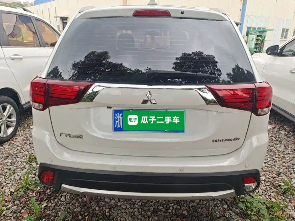 Outlander 2.0 L 2 WD Glory 5-seat