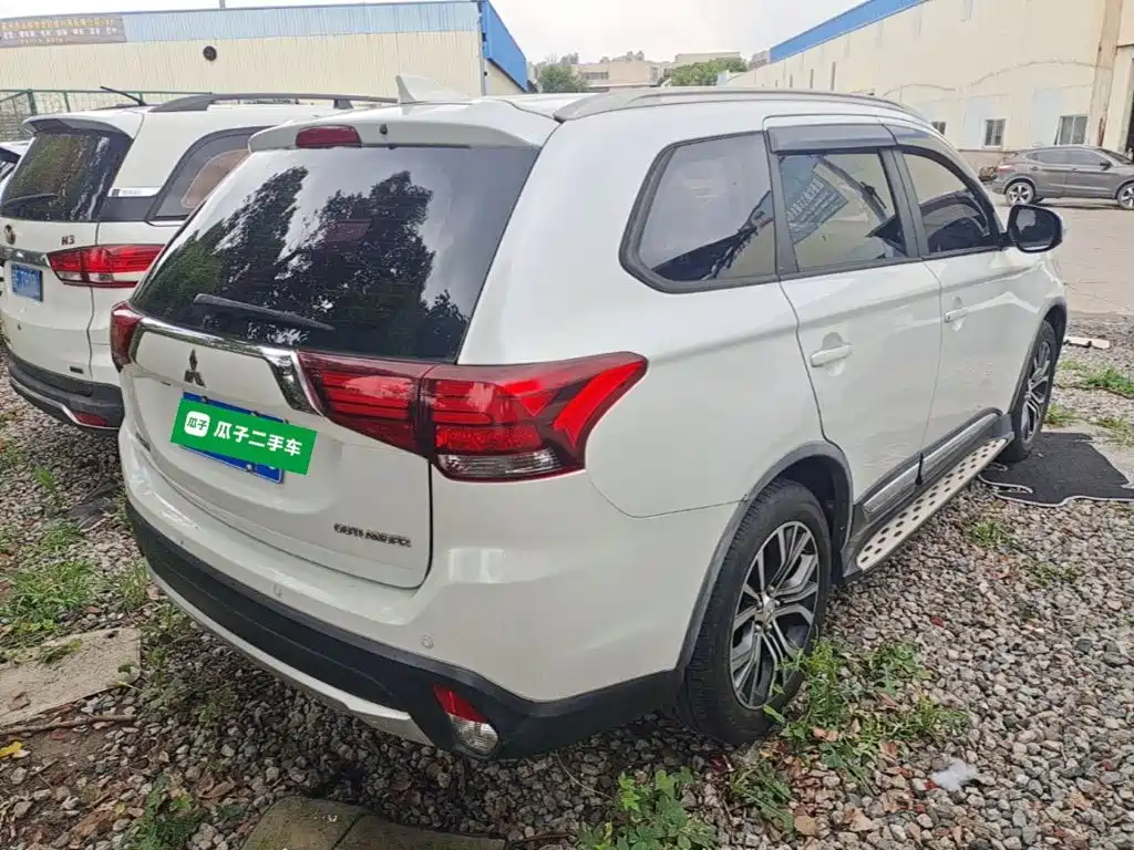 Outlander 2.0 L 2 WD Glory 5-seat