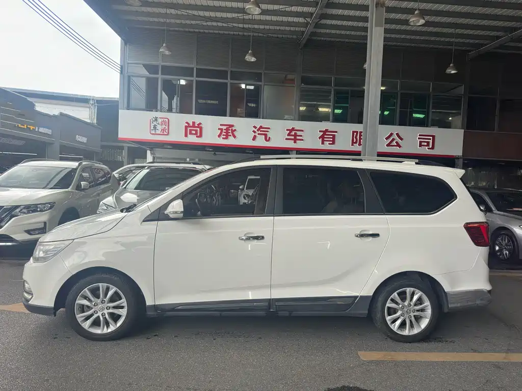 Baojun 730 1.5 L Manual Luxury 7-seat