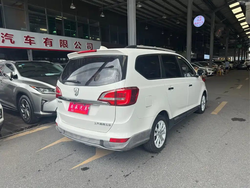 Baojun 730 1.5 L Manual Luxury 7-seat
