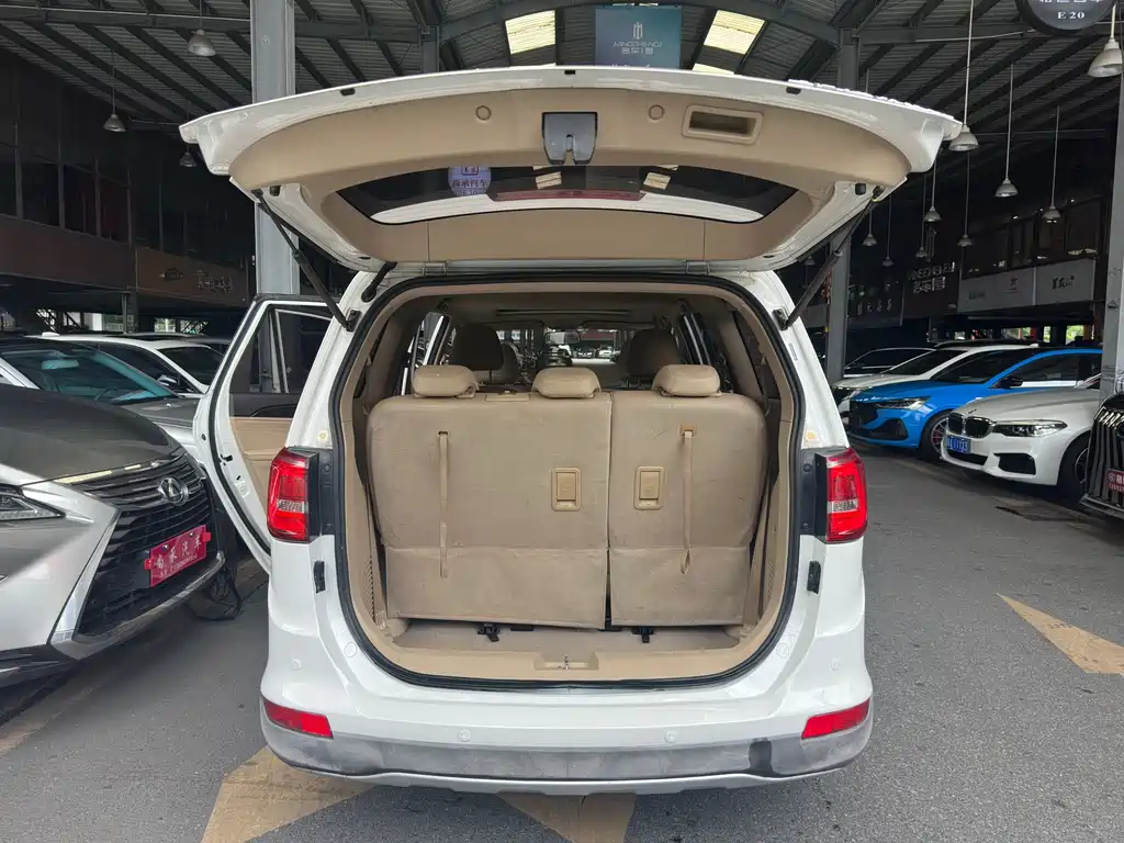 Baojun 730 1.5 L Manual Luxury 7-seat