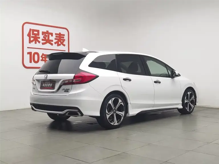 Honda Jade 210 TURBO CVT Style 5-seat