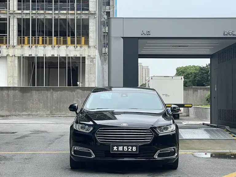Ford Taurus EcoBoost 245 Fashion