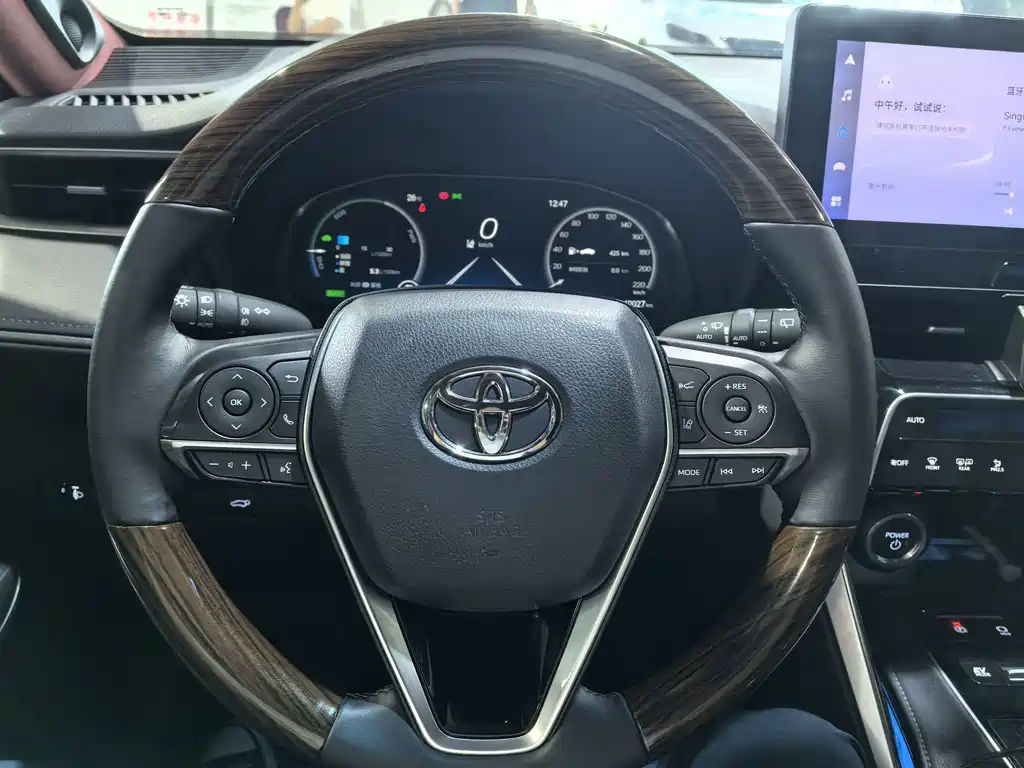 Venza 2.5 L Smart e-Hybrid Dual Engine 2 WD Distinguished