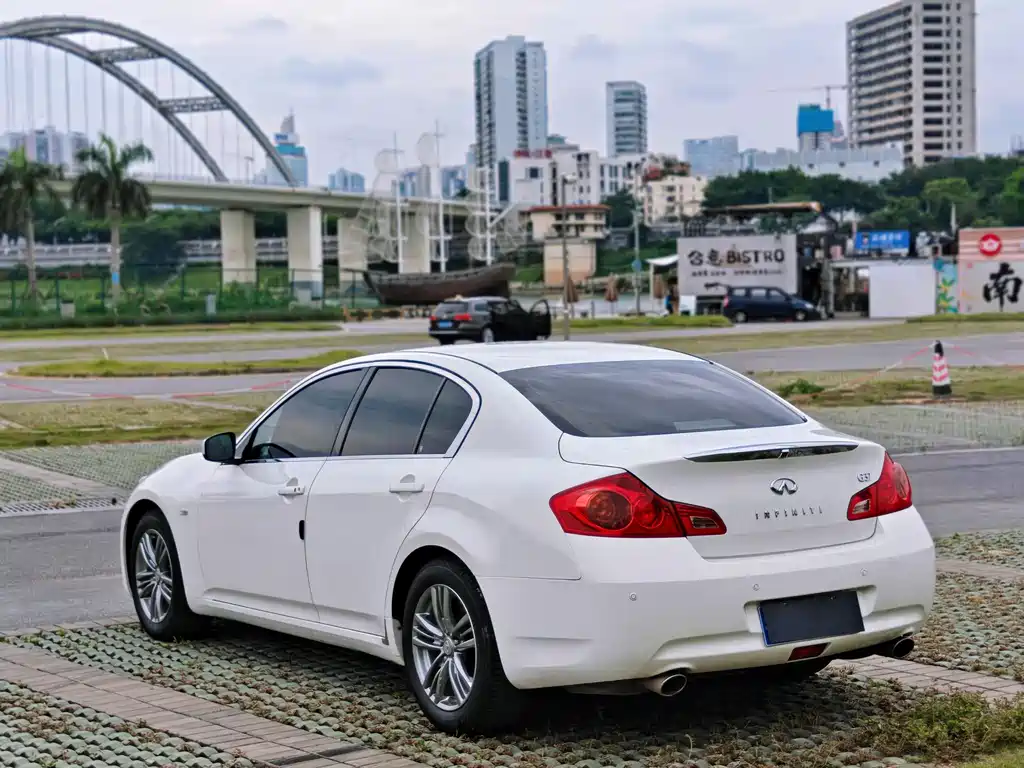 Infiniti G Series G25 Sedan Luxury Sport
