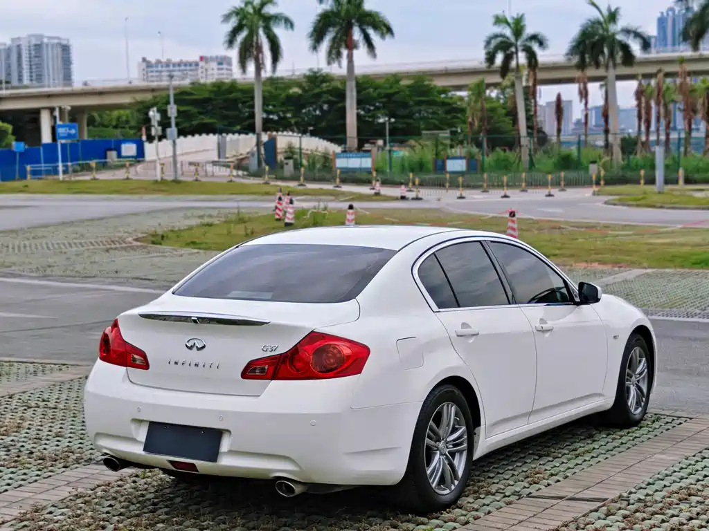 Infiniti G Series G25 Sedan Luxury Sport