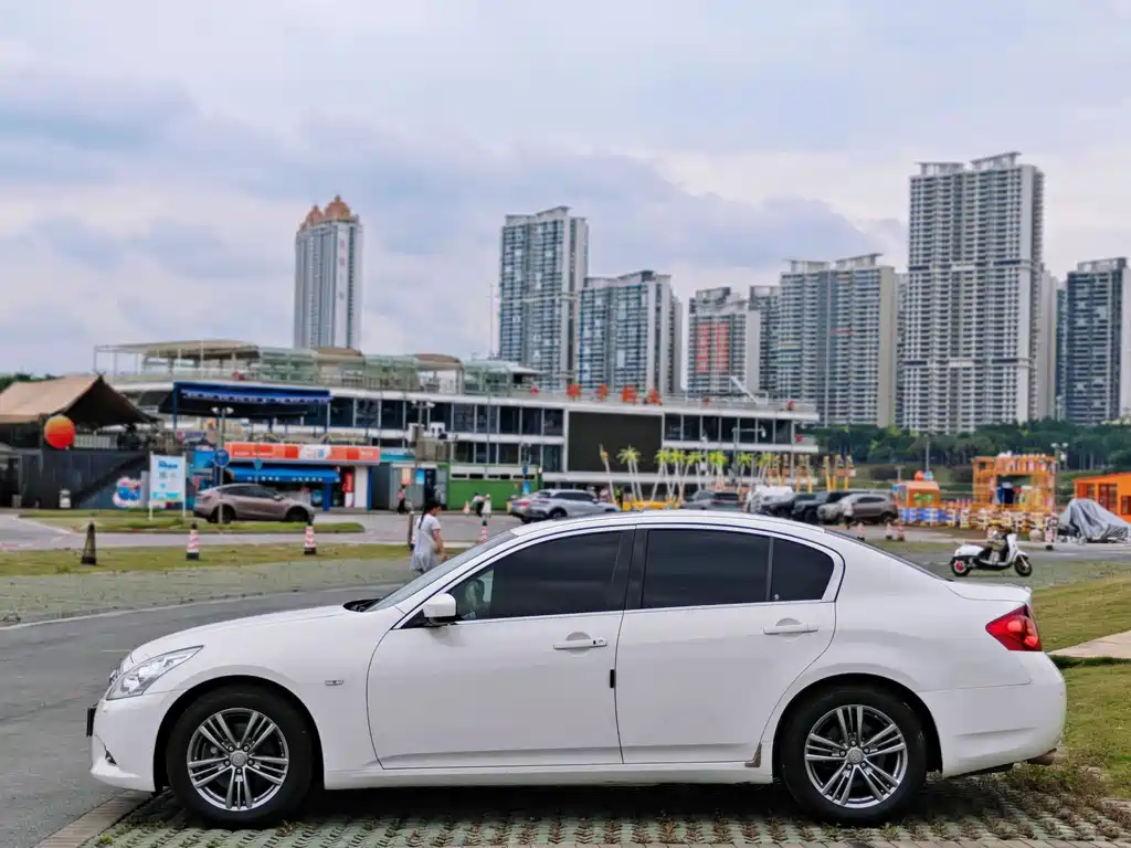 Infiniti G Series G25 Sedan Luxury Sport