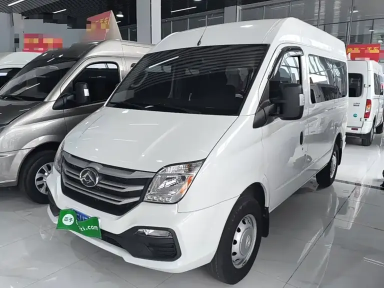 Maxus Xintu V80 新途V80 2023款 2.0 T AMT经典傲运通短轴中顶5/6座
