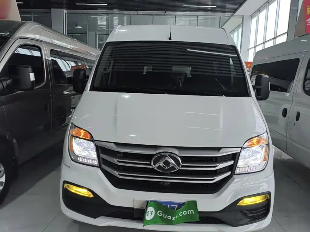 Xintu V80 新途V80 2023款 2.0 T AMT经典傲运通短轴中顶5/6座