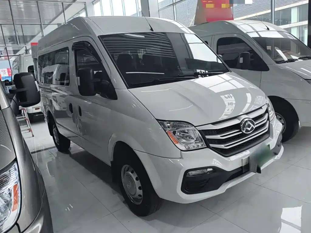Xintu V80 新途V80 2023款 2.0 T AMT经典傲运通短轴中顶5/6座