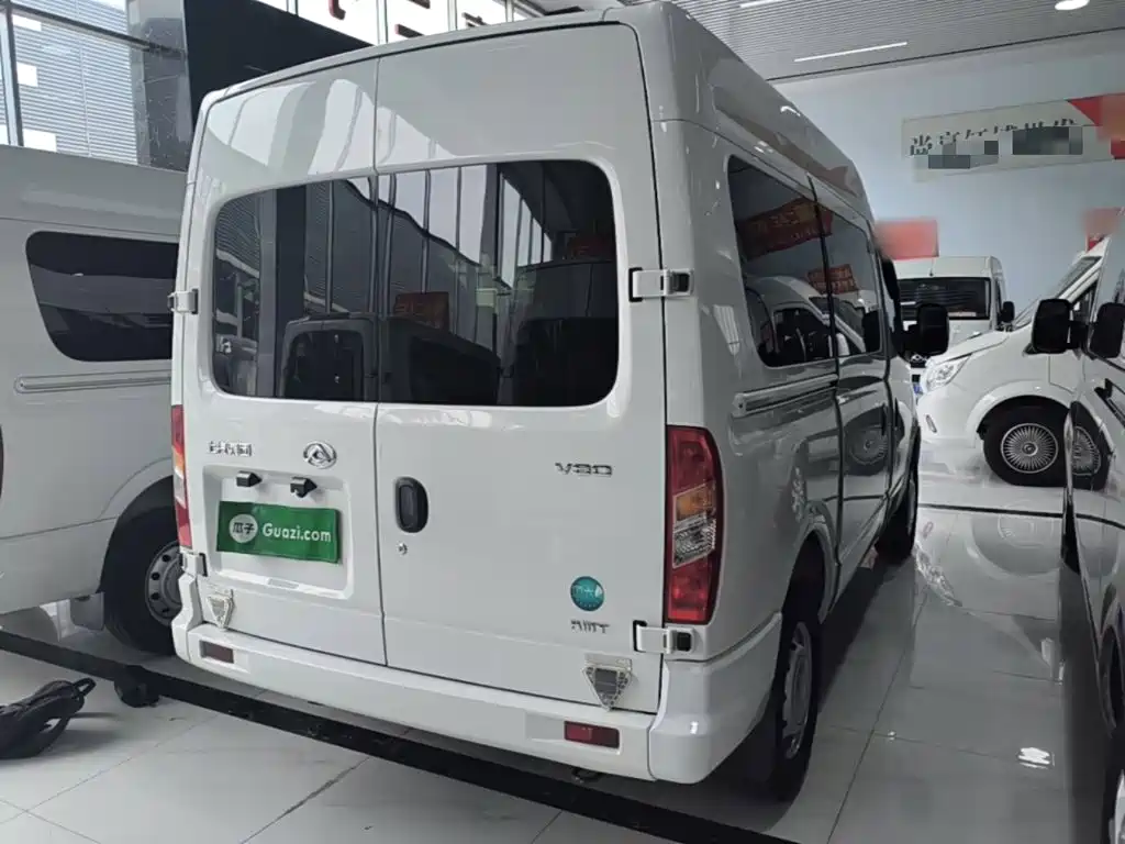 Xintu V80 新途V80 2023款 2.0 T AMT经典傲运通短轴中顶5/6座