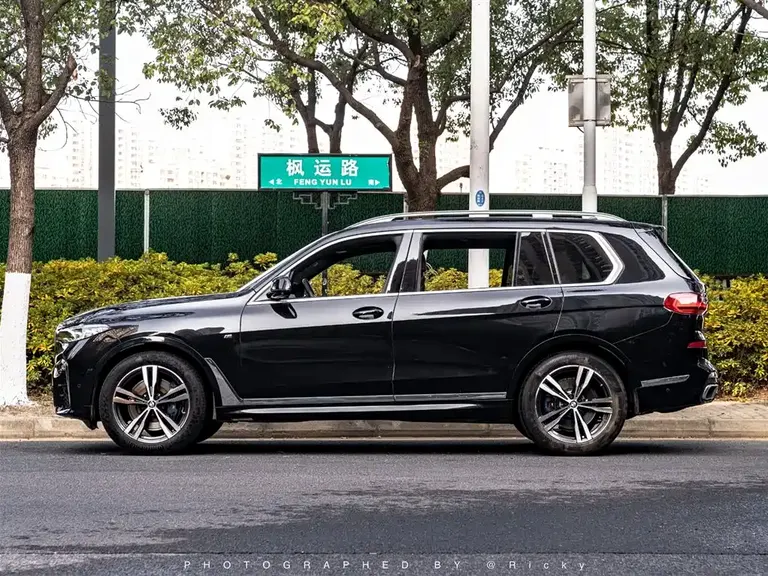 BMW X7 xDrive40 i Premium M Sport Package