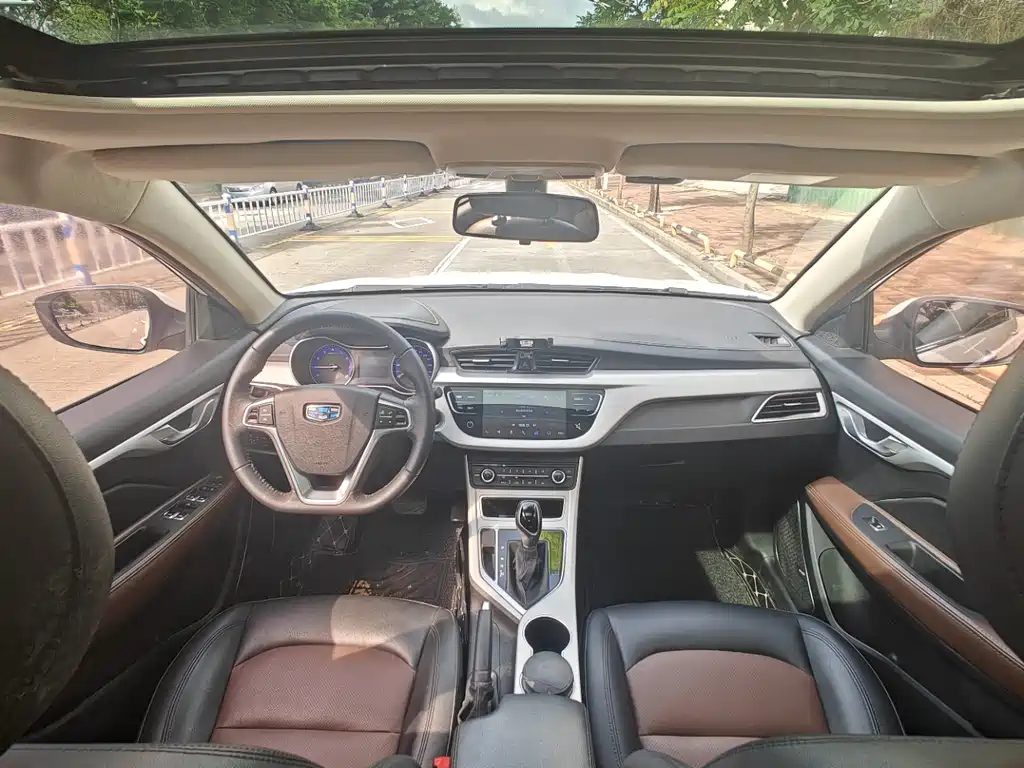 Vision 1.5 L Auto Distinguished