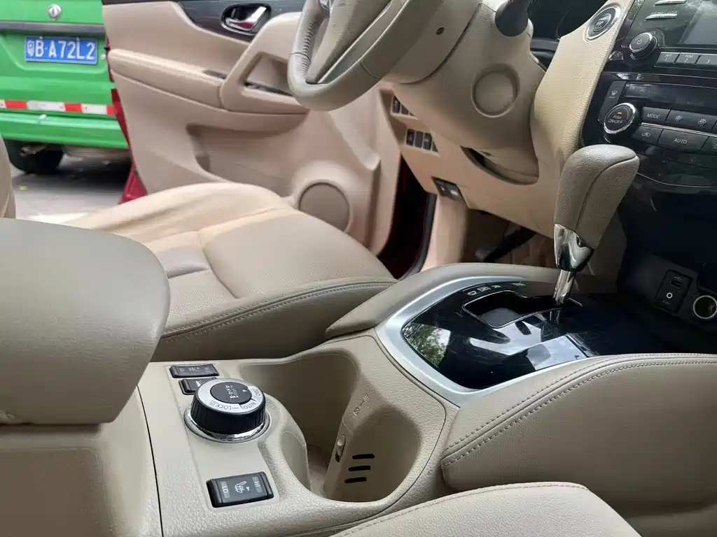 X-Trail 2.5 L CVT Luxury 4 WD