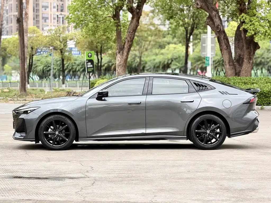 Changan UNI-V 1.5 T Distinguished