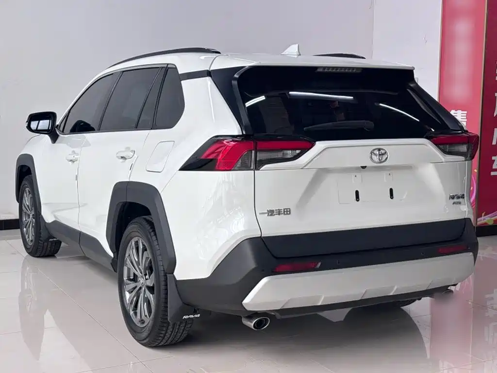 RAV4 2.0 L CVT 4 WD Adventure Plus