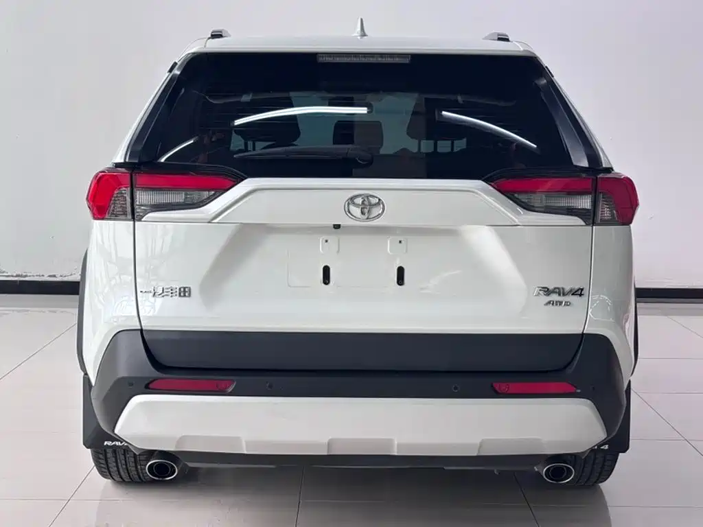 RAV4 2.0 L CVT 4 WD Adventure Plus