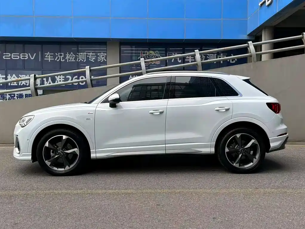 Audi Q3 35 TFSI Fashion Dynamic (1.5 T)