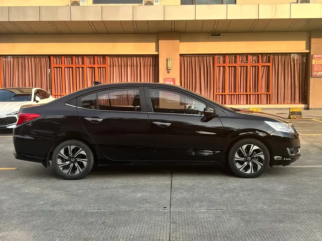 Crider 1.8 L CVT Comfort